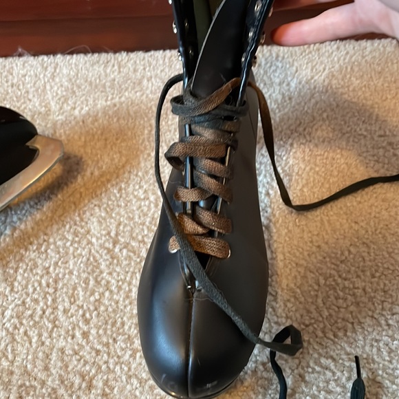 Rally Pro Figure skates - Men’s size 9 - Picture 9 of 9